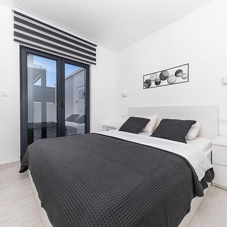 טרוגיר Luxury Apartment Pia With Swimming Pool And Grill מראה חיצוני תמונה
