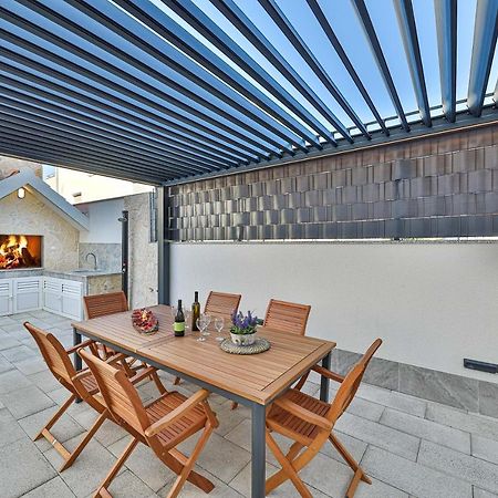 טרוגיר Luxury Apartment Pia With Swimming Pool And Grill מראה חיצוני תמונה