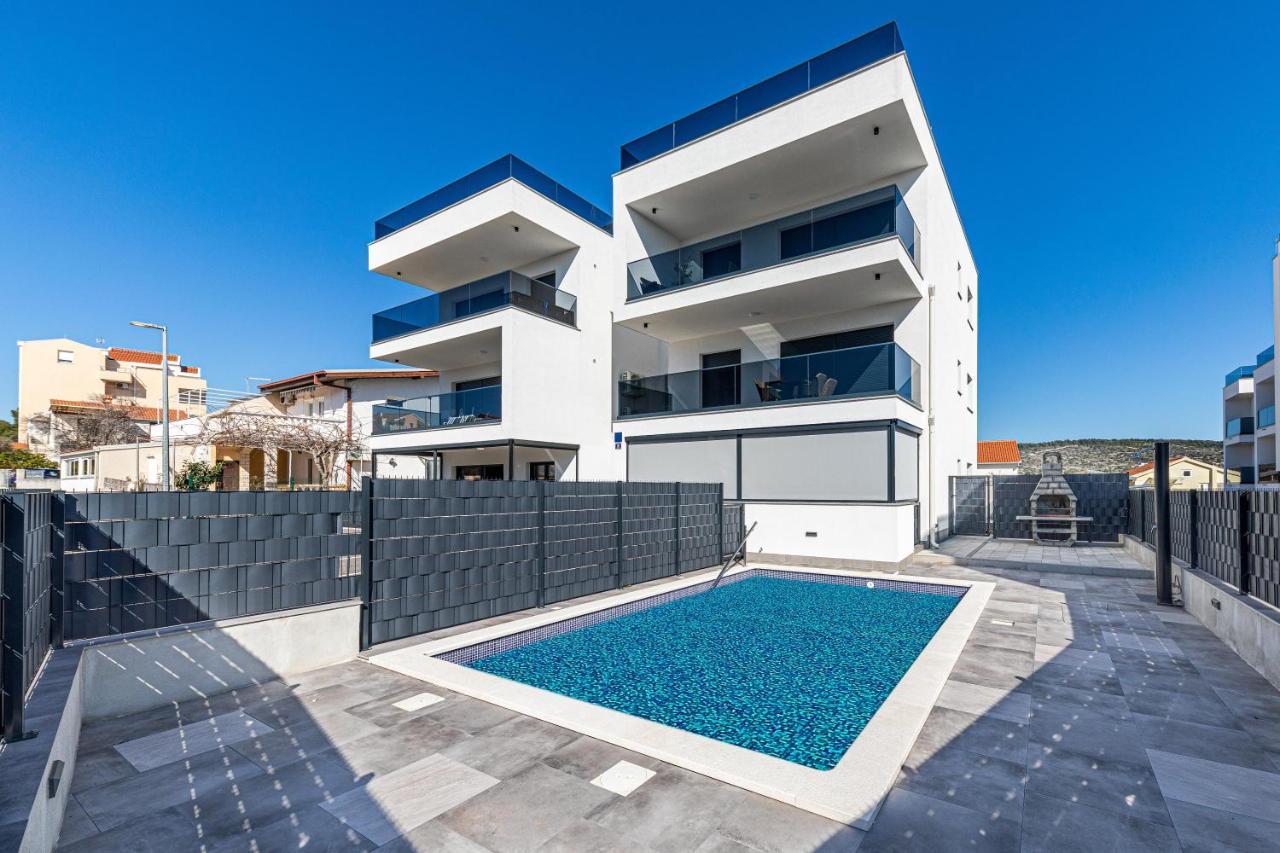טרוגיר Luxury Apartment Pia With Swimming Pool And Grill מראה חיצוני תמונה