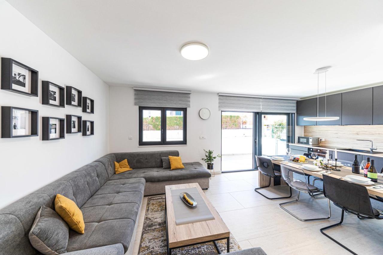 טרוגיר Luxury Apartment Pia With Swimming Pool And Grill מראה חיצוני תמונה
