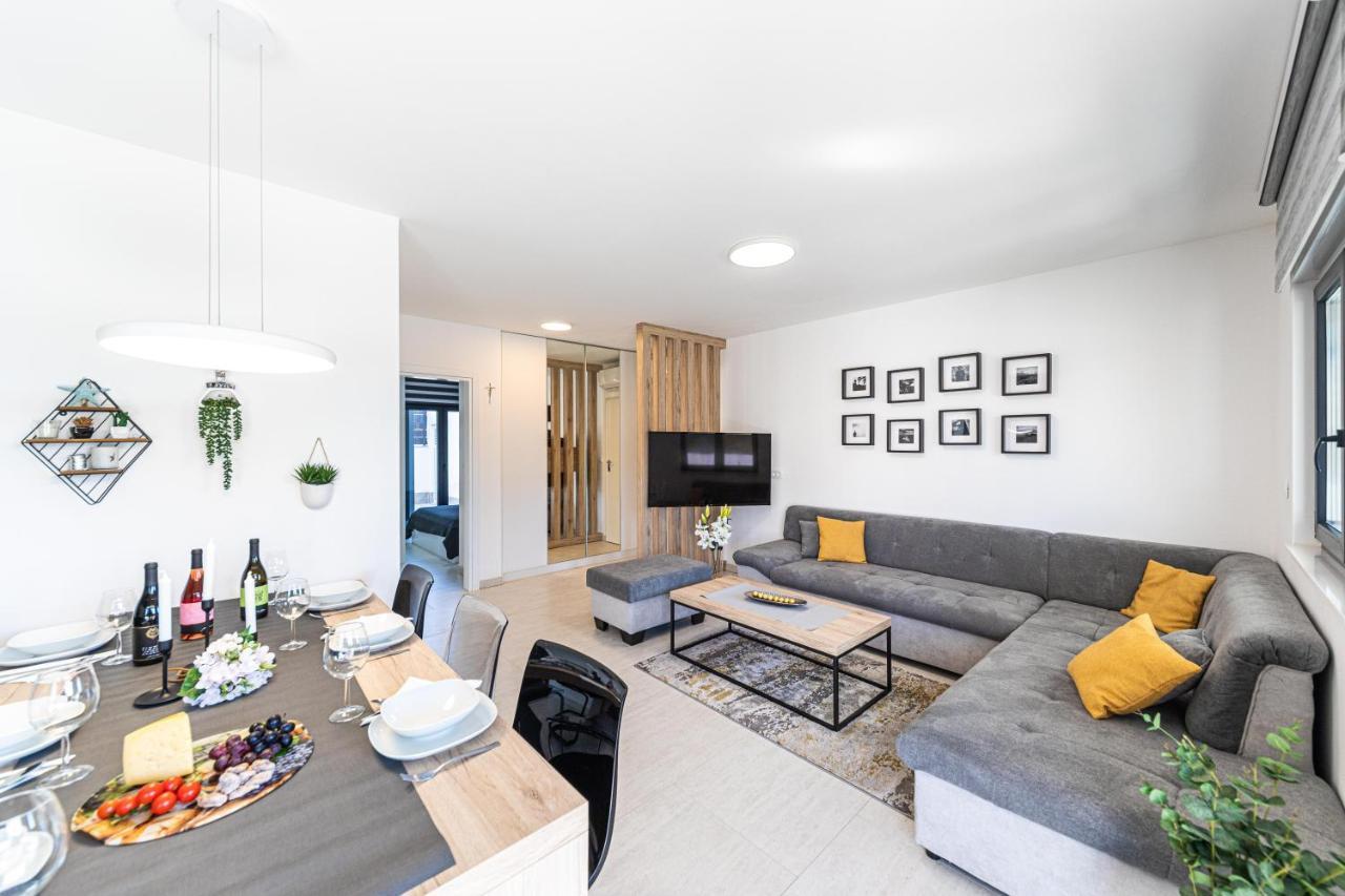 טרוגיר Luxury Apartment Pia With Swimming Pool And Grill מראה חיצוני תמונה