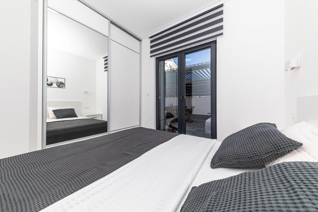 טרוגיר Luxury Apartment Pia With Swimming Pool And Grill מראה חיצוני תמונה