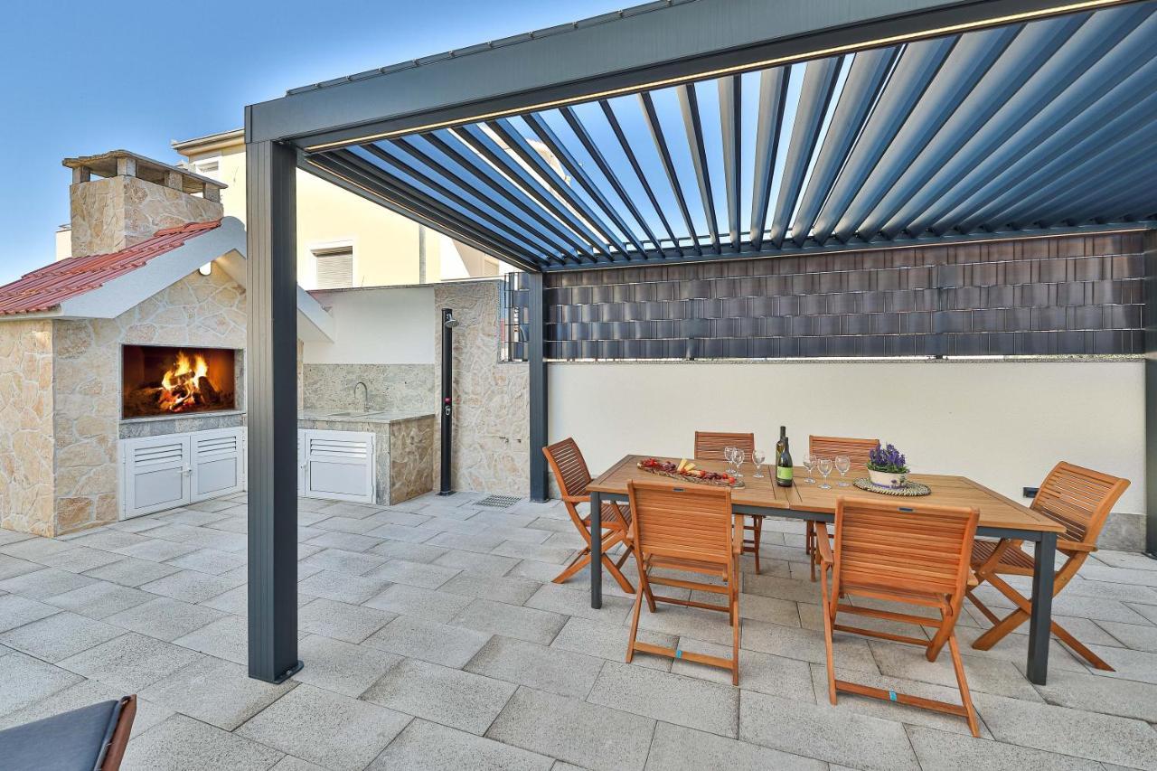 טרוגיר Luxury Apartment Pia With Swimming Pool And Grill מראה חיצוני תמונה