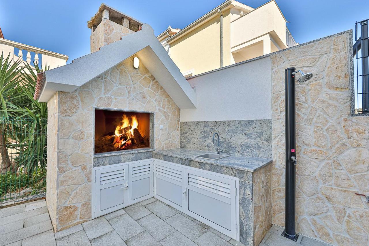 טרוגיר Luxury Apartment Pia With Swimming Pool And Grill מראה חיצוני תמונה